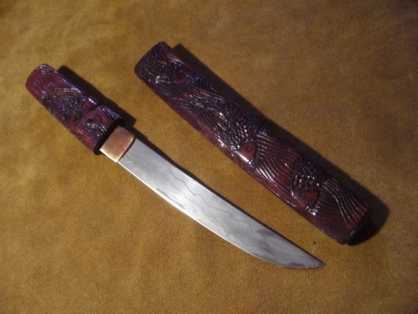 Aikuchi faragott markolattal.